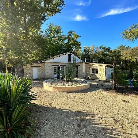 Prázdninový dům Au Coeur Du Vignoble Cognacais *